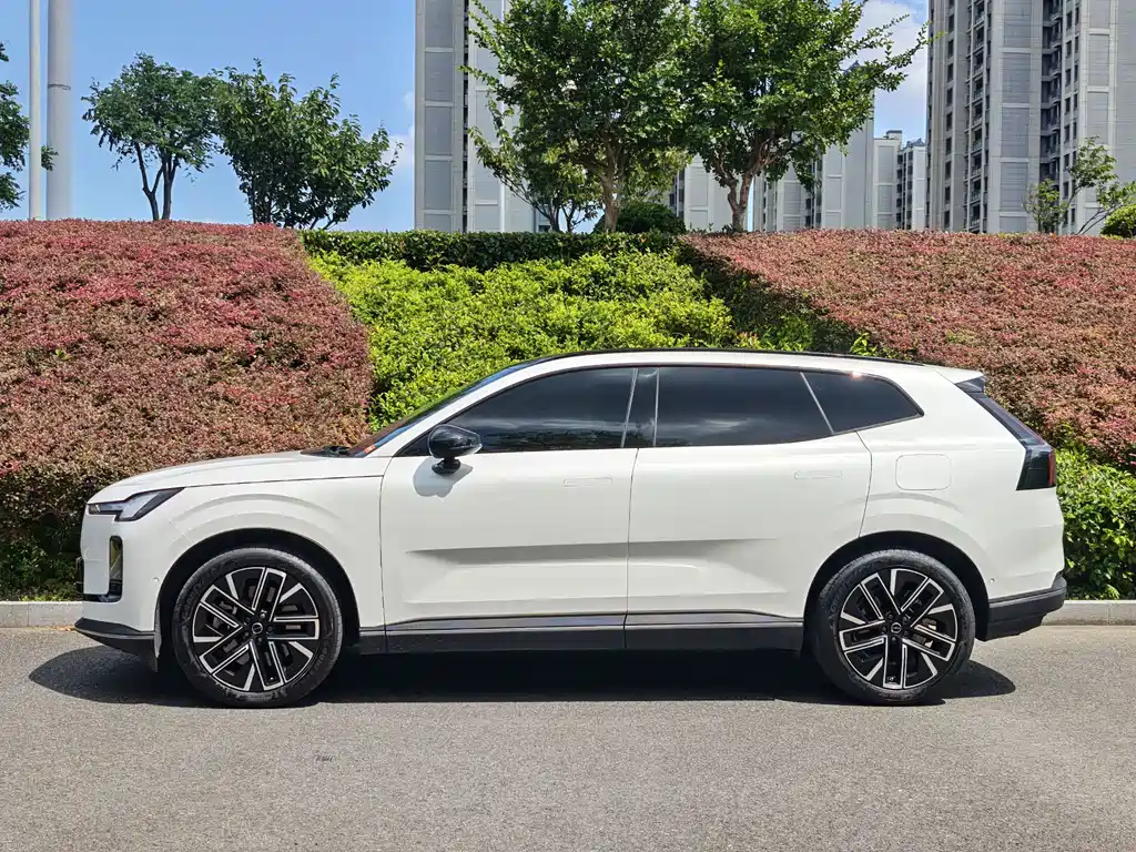 Volvo XC70 PHEV — миниатюра 7