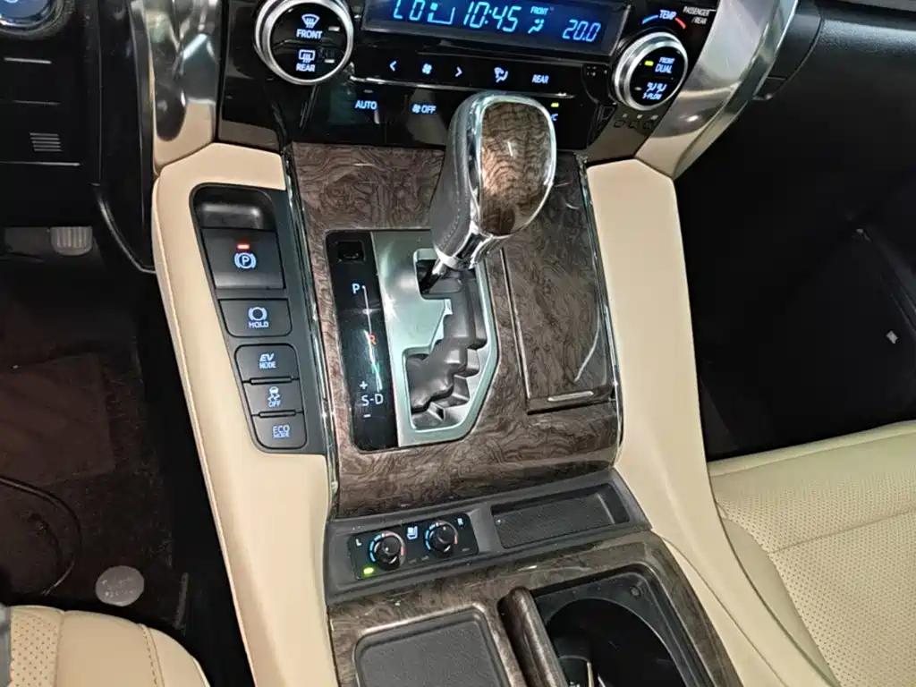 Toyota Vellfire — миниатюра 14