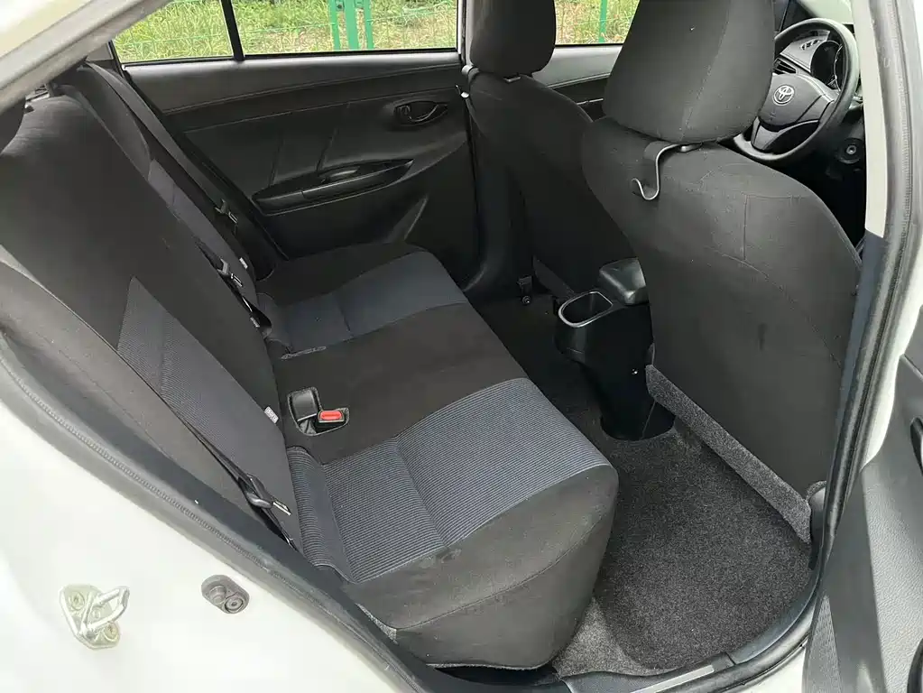 Toyota Yaris L — миниатюра 10