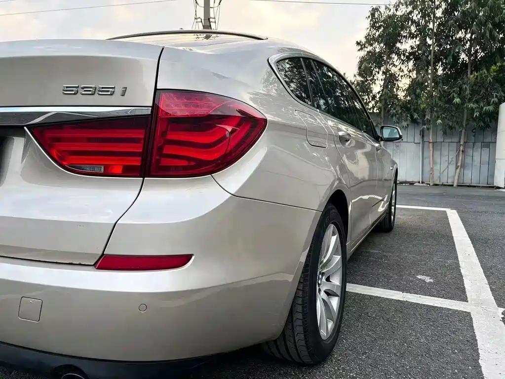 BMW 5 Series GT — миниатюра 8