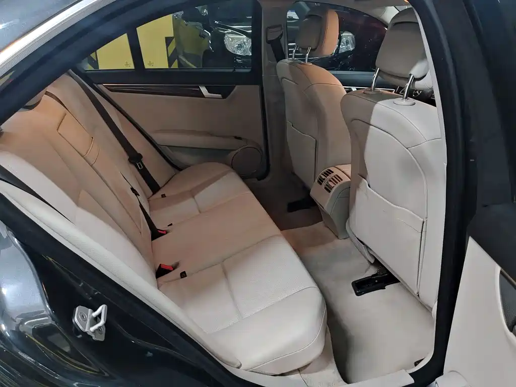 Mercedes-Benz C-Class — миниатюра 10