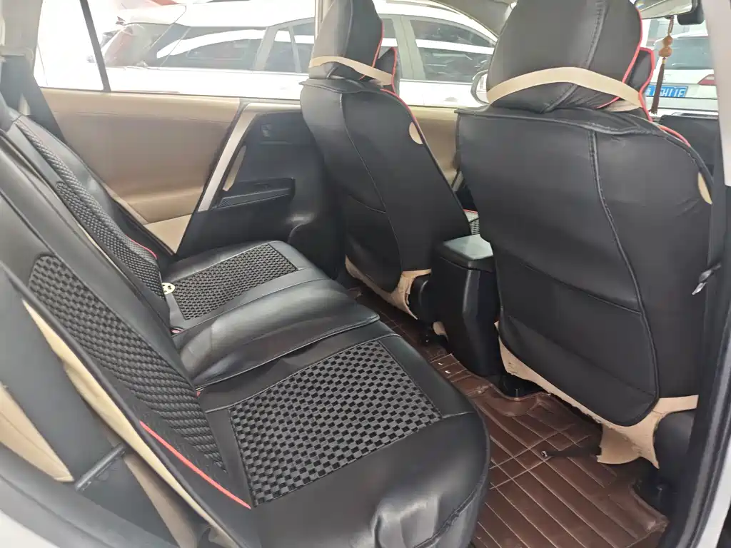 Toyota RAV4 — миниатюра 11