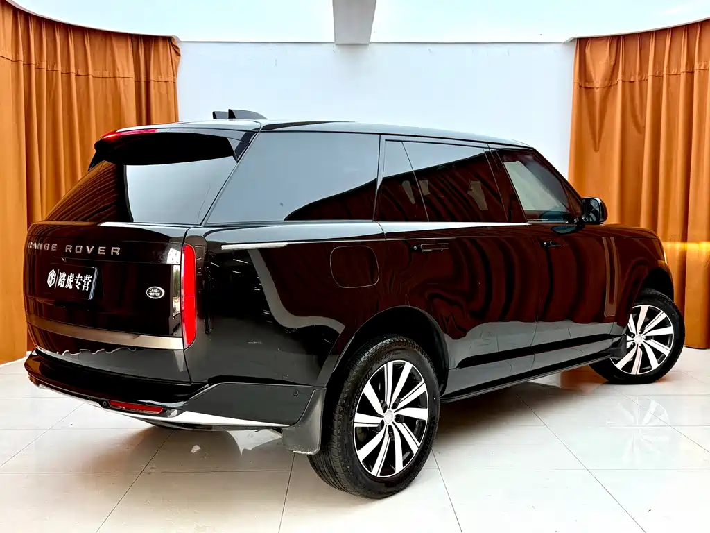 Land Rover Range Rover 2024 3.0 L6 400PS Long Wheelbase мест