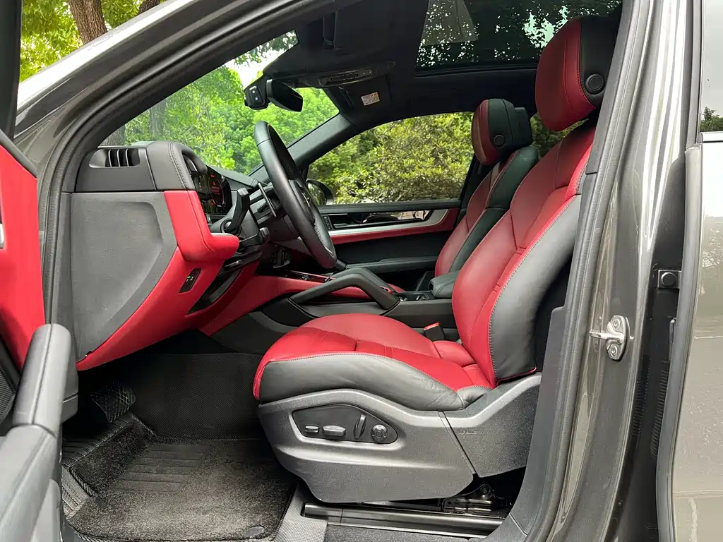 Porsche Cayenne — миниатюра 10