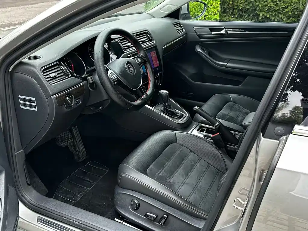 Volkswagen Sagitar — миниатюра 6
