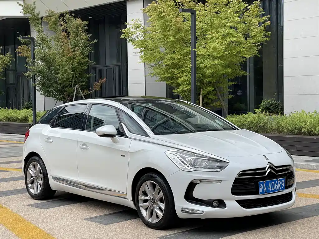 DS 5 2014 1.6T Luxury THP160