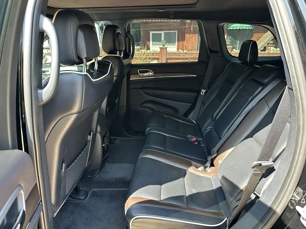 Jeep Grand Cherokee (Import) — миниатюра 25