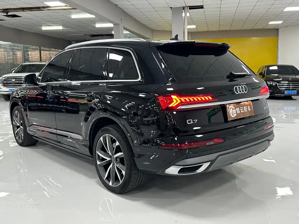 Audi Q7 2023 55 TFSI quattro S line Sport