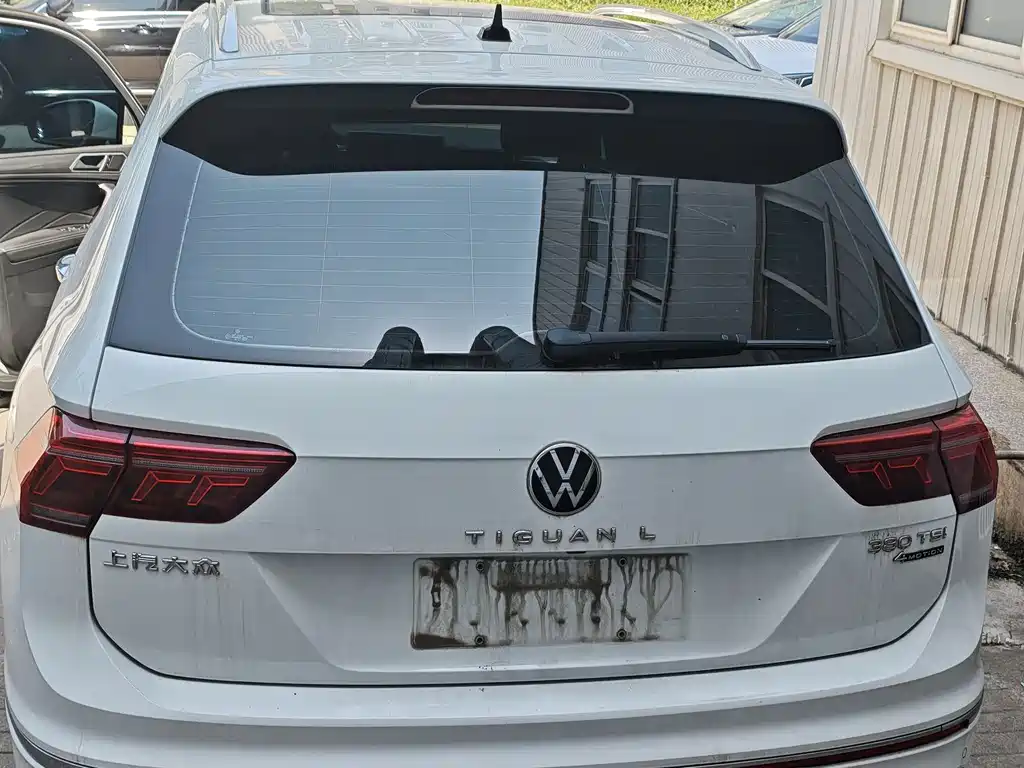 Volkswagen Tiguan L L 2023 380TSI AT R-Line 7 мест