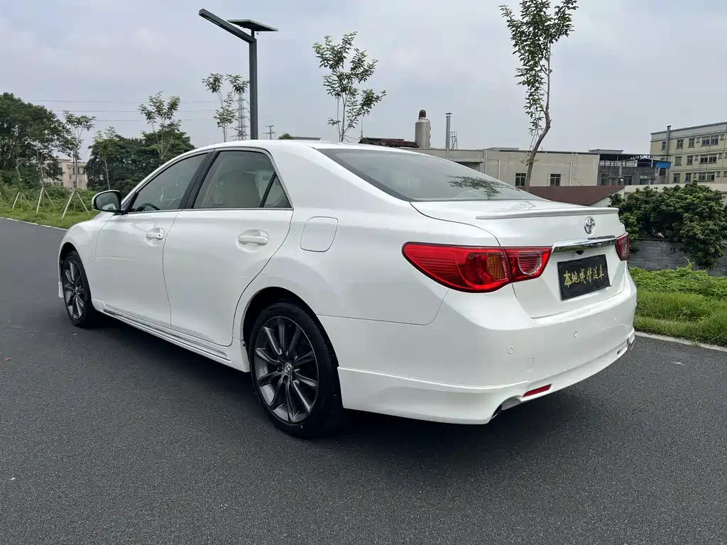 Toyota Reiz — миниатюра 10