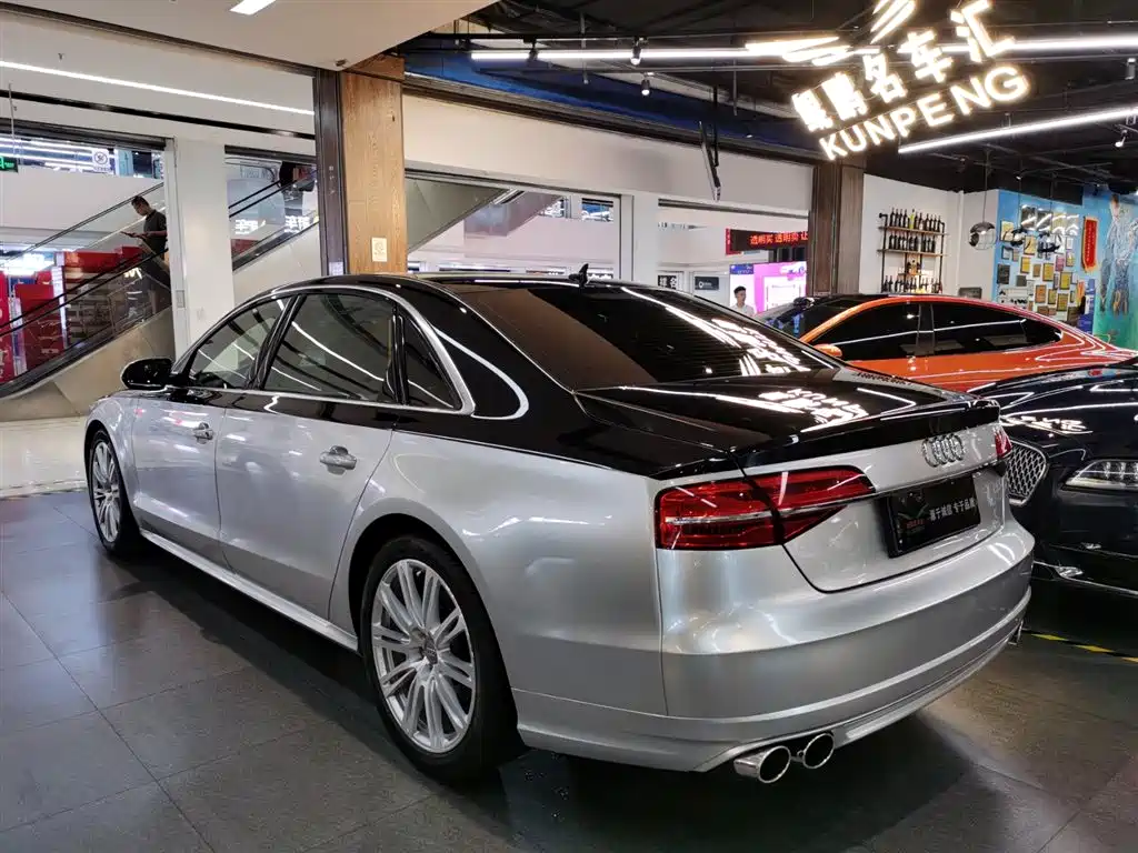AUDI  A8