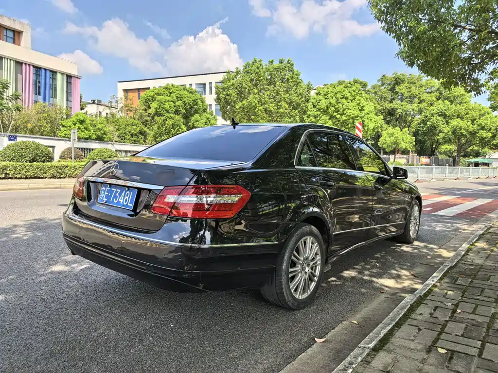 Mercedes-Benz E-Class — миниатюра 8