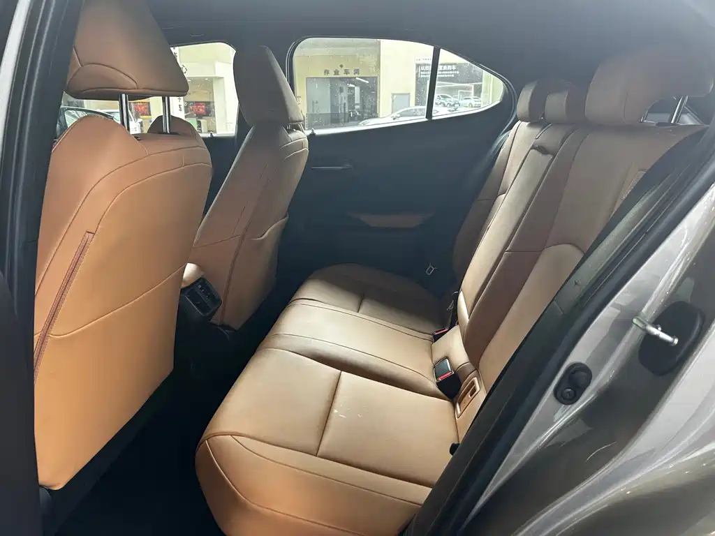 Lexus UX — миниатюра 8