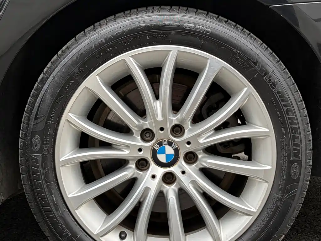 BMW 5 Series — миниатюра 12