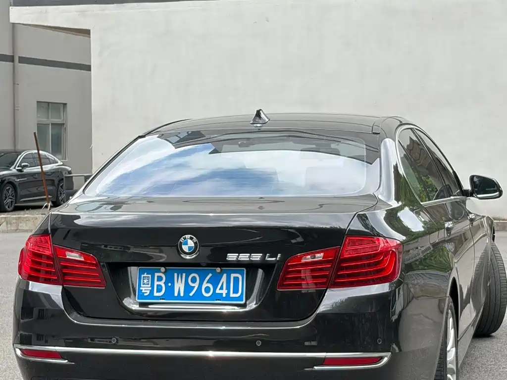 BMW 5 Series — миниатюра 5