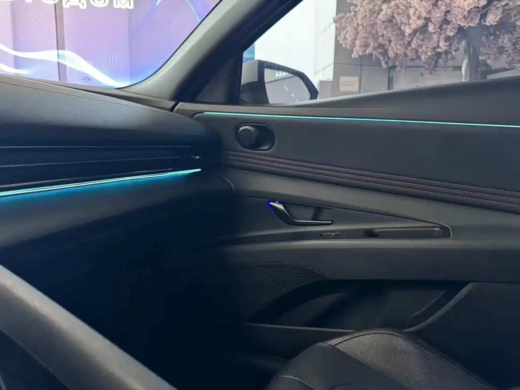 Hyundai Elantra — миниатюра 13