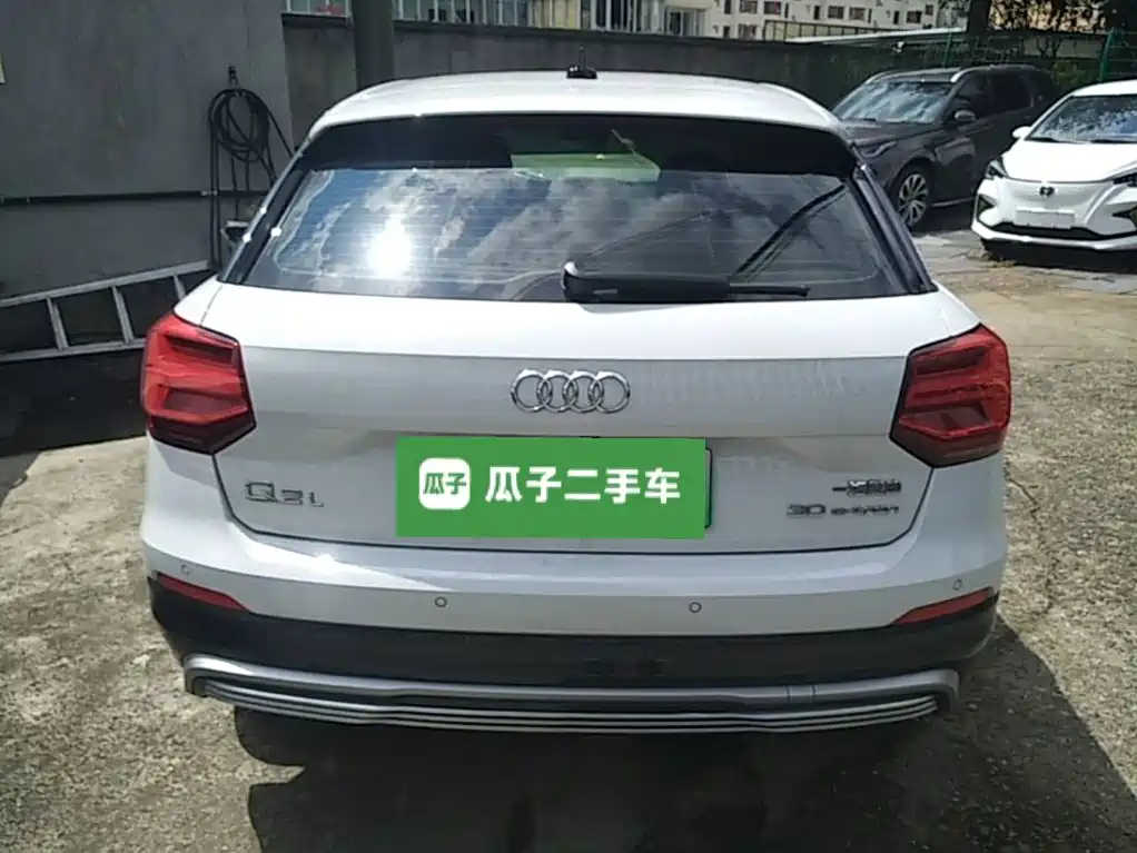 Audi Q2L e-tron — миниатюра 6