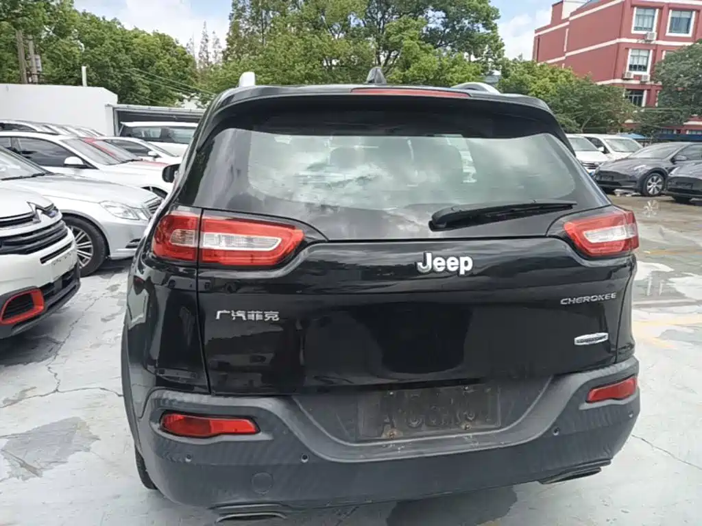 Jeep Cherokee — миниатюра 6
