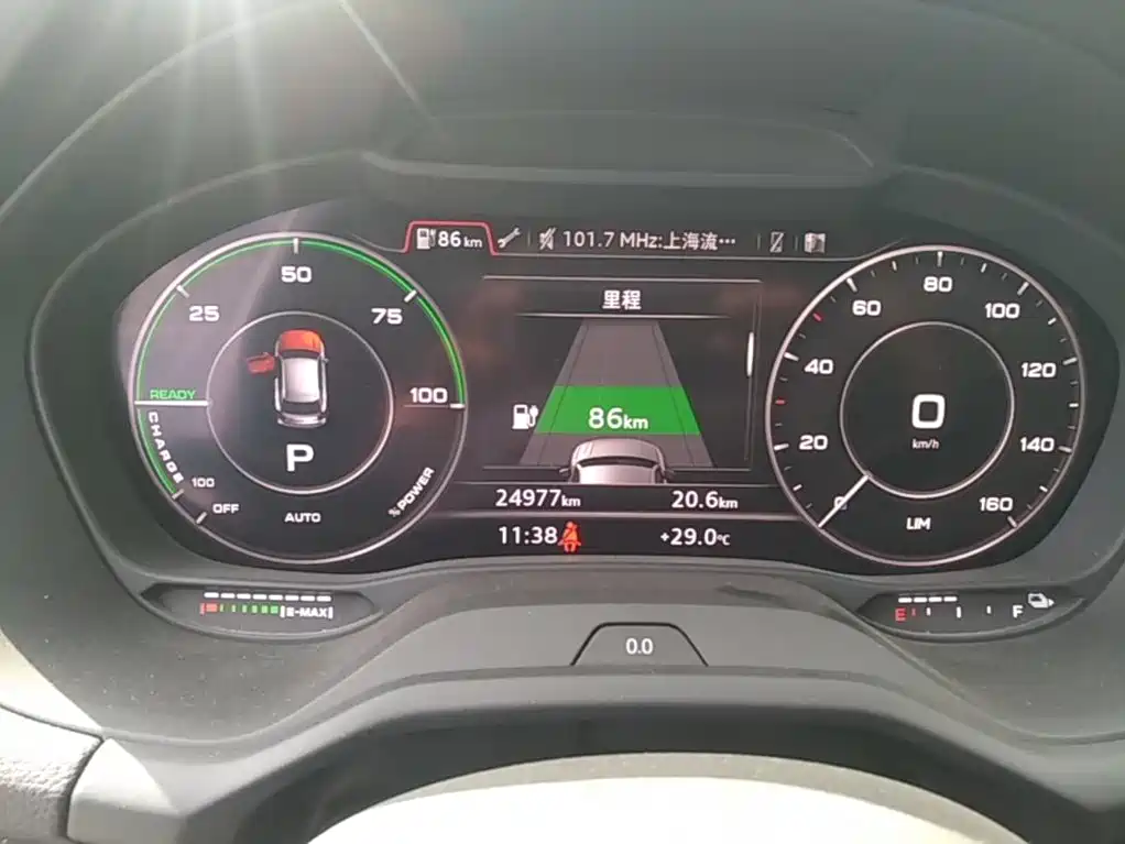 Audi Q2L e-tron — миниатюра 12