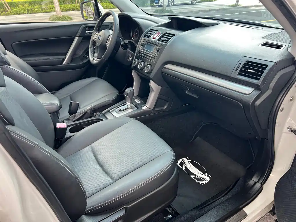 Subaru Forester 2014 2.0i AT Luxury