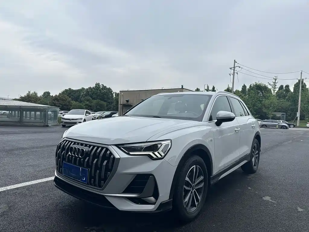 Купить Audi Q3