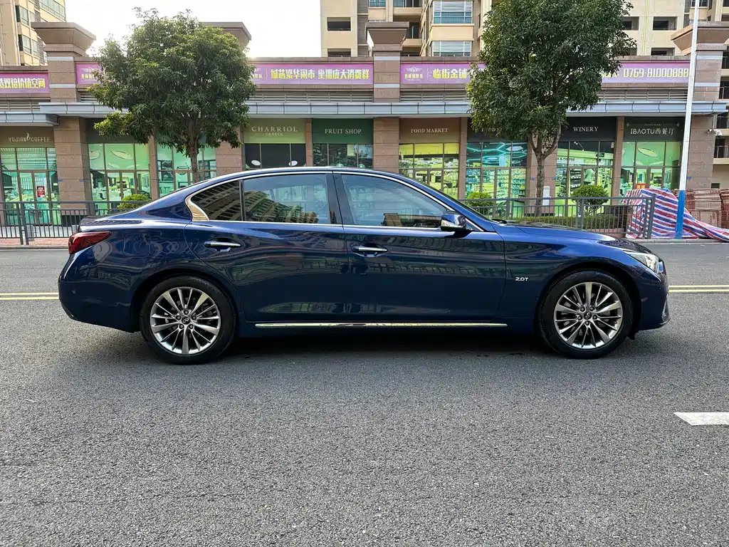INFINITI Q50L