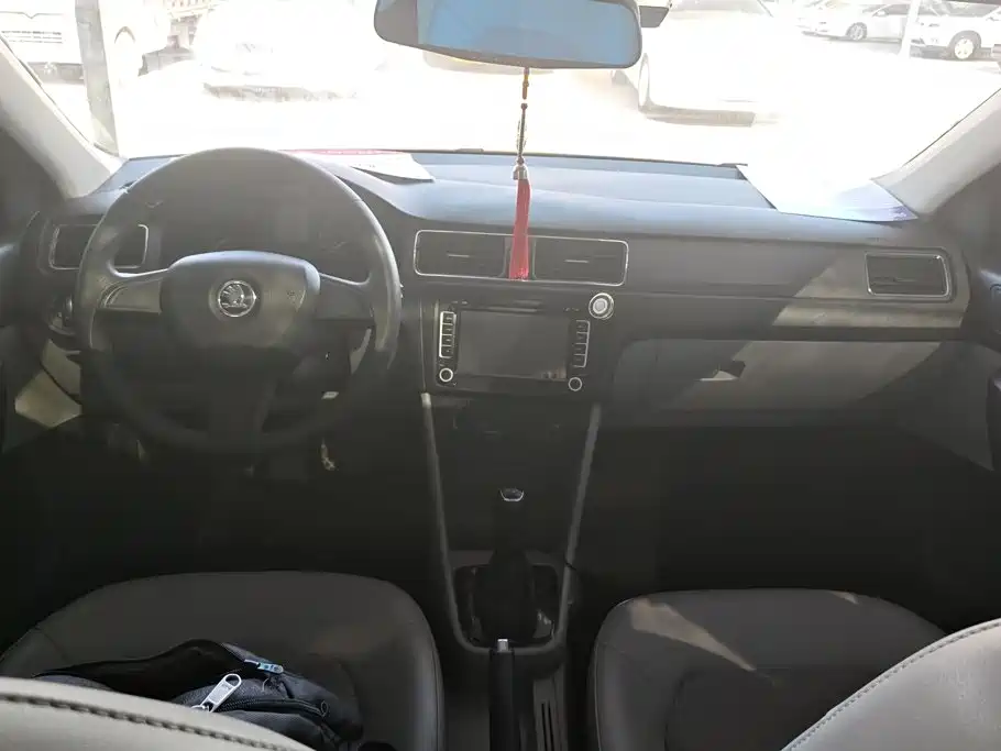 Skoda Rapid — миниатюра 12