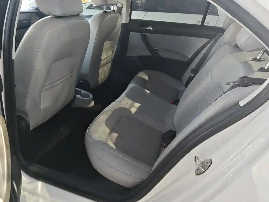 Skoda Rapid — миниатюра 11