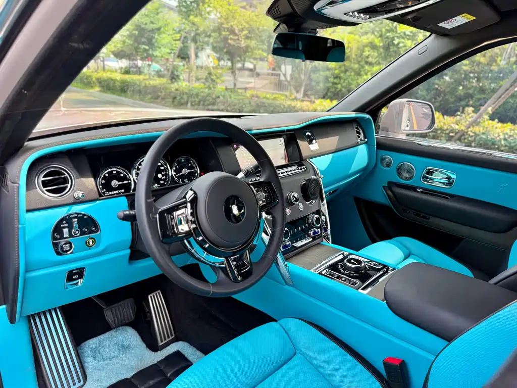 Rolls-Royce Cullinan 2018 мест