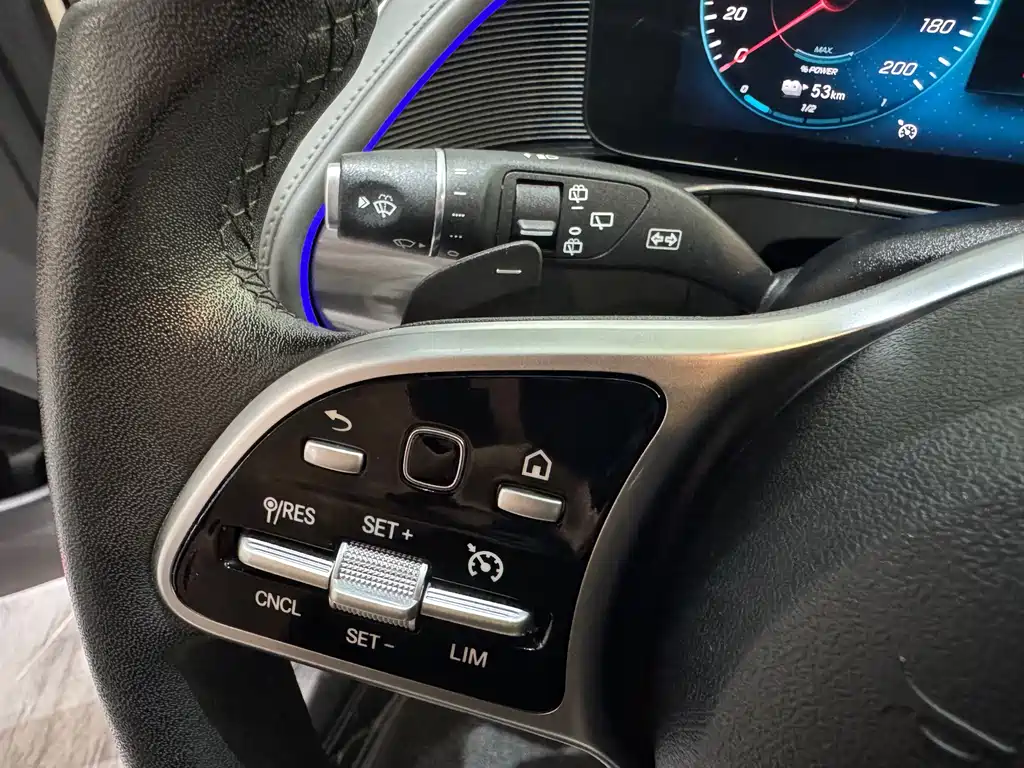 Mercedes-Benz EQC — миниатюра 9