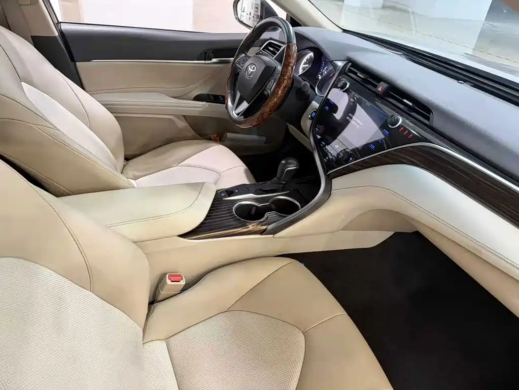 Toyota Camry — миниатюра 8