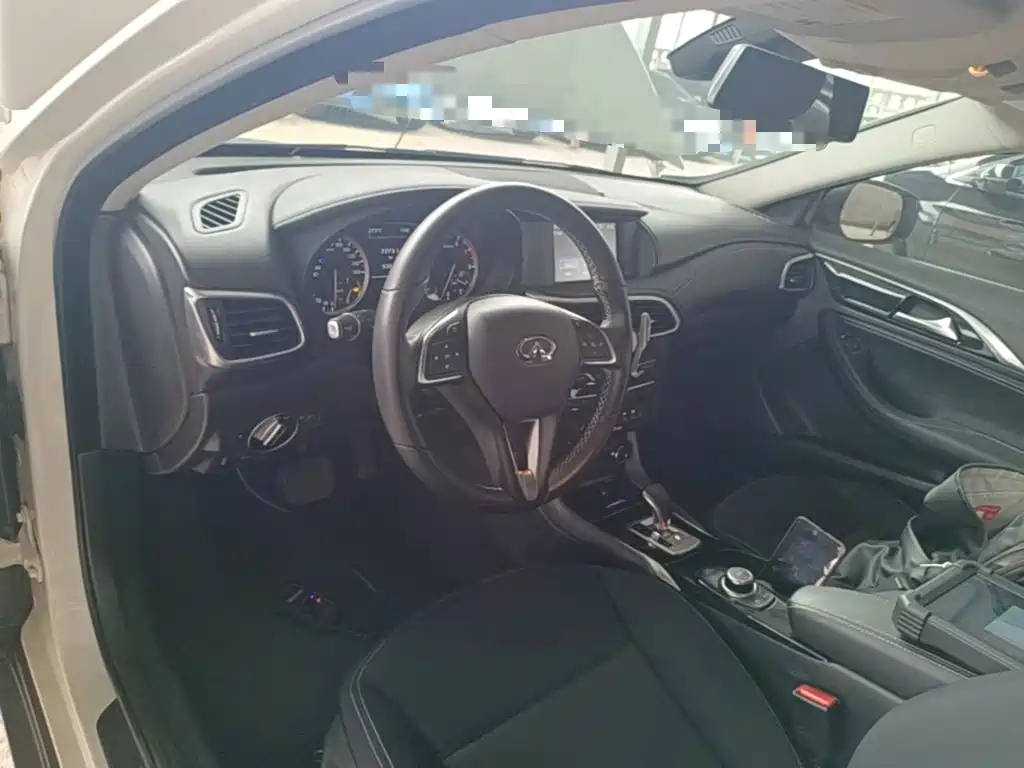 Infiniti QX30 — миниатюра 10