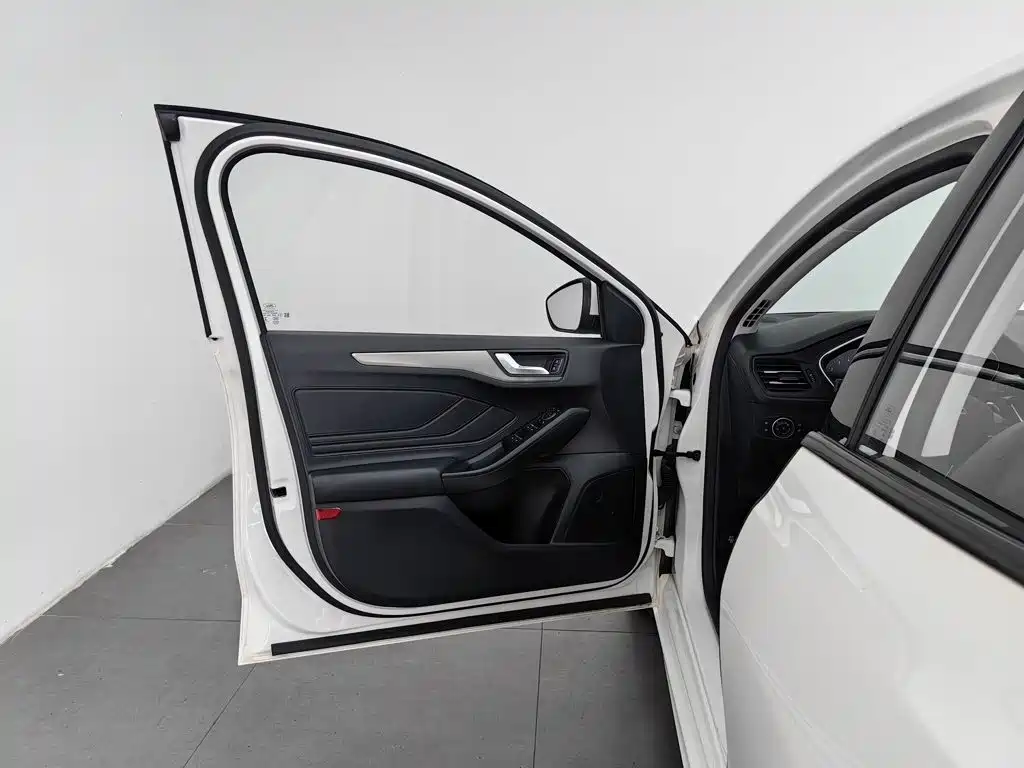 Ford Focus — миниатюра 8