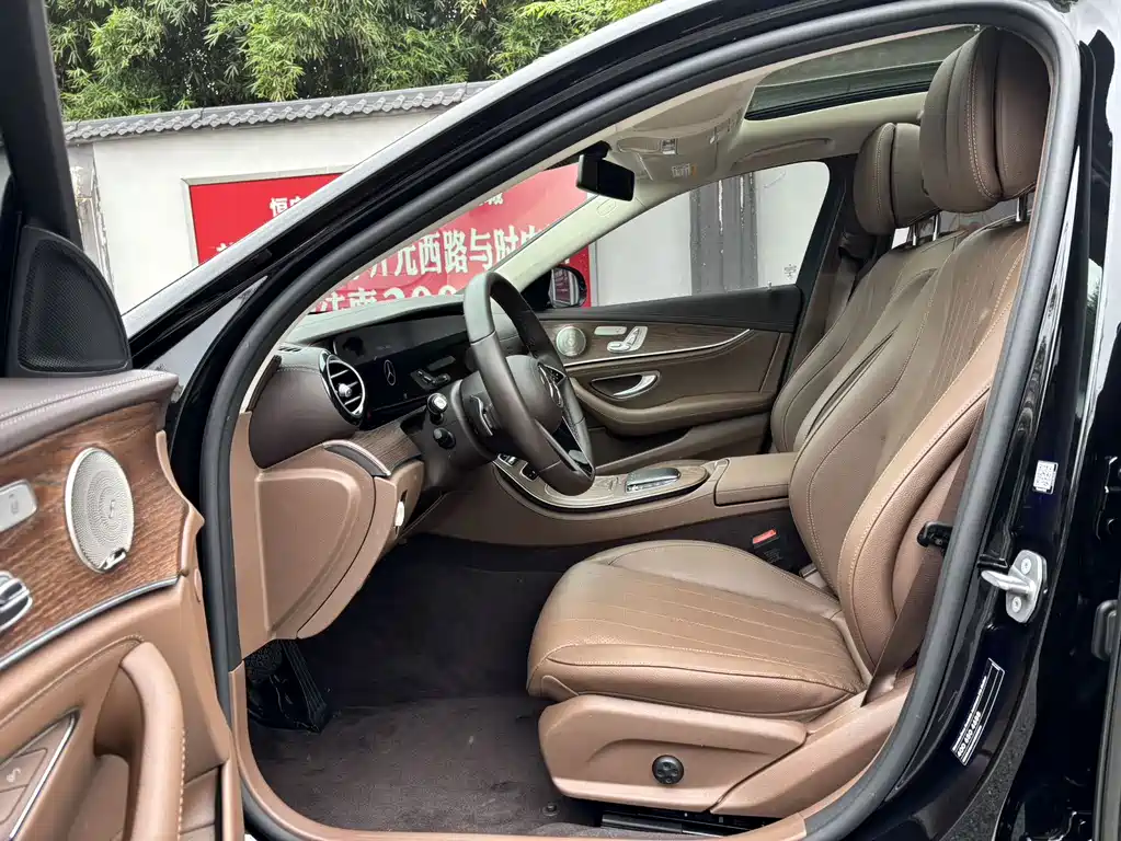 Mercedes-Benz E-Class — миниатюра 5