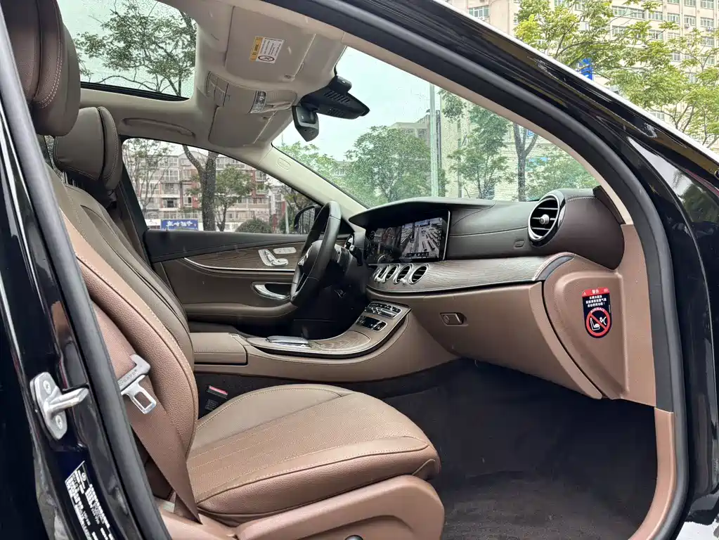Mercedes-Benz E-Class — миниатюра 6