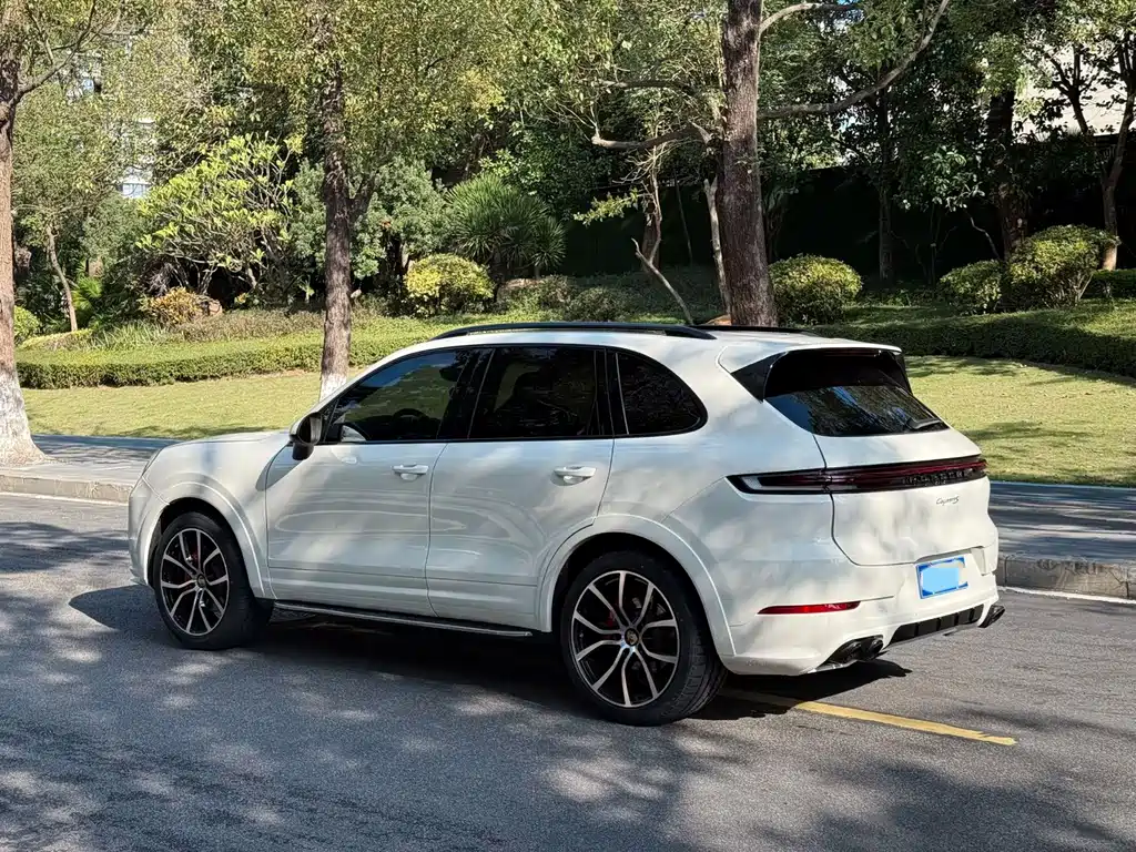 Porsche Cayenne — миниатюра 6