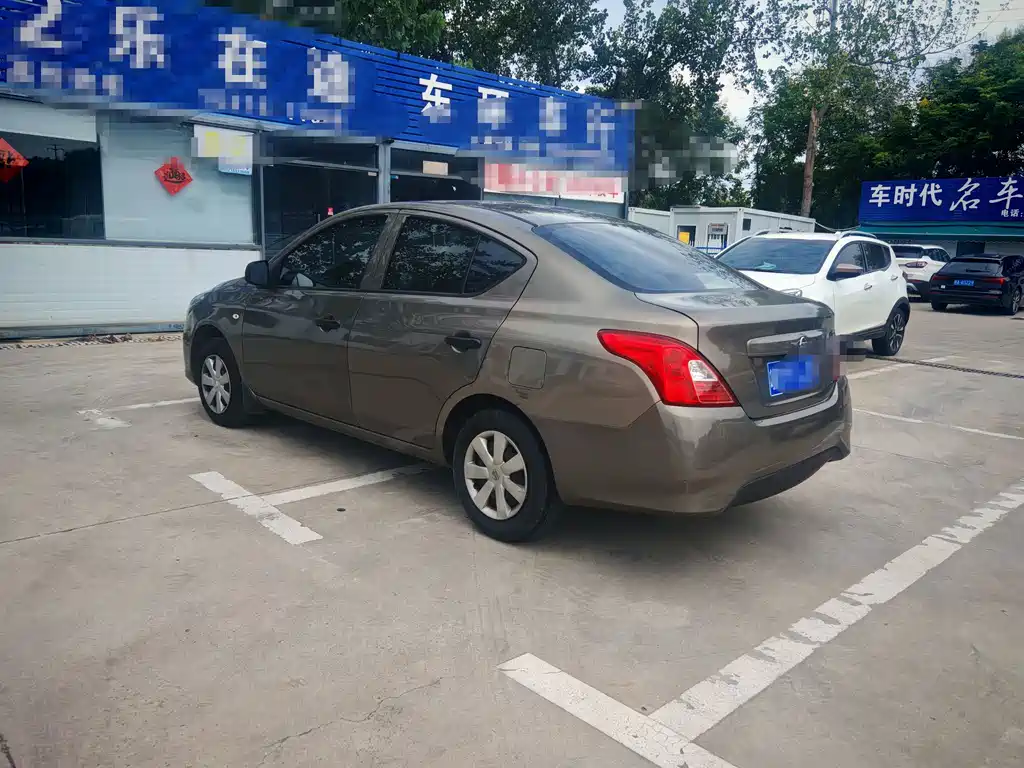 Nissan Sunny — миниатюра 6