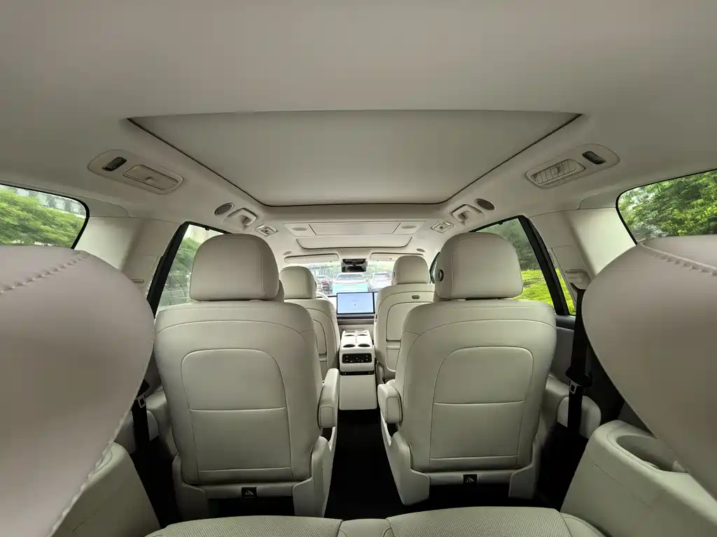 Li Auto i8 2025 Standard