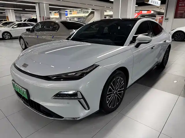 2025 Geely Galaxy Xingyao 8