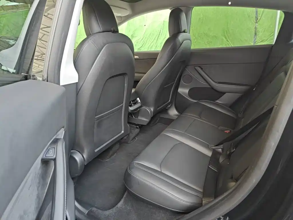 Tesla Model Y — миниатюра 17