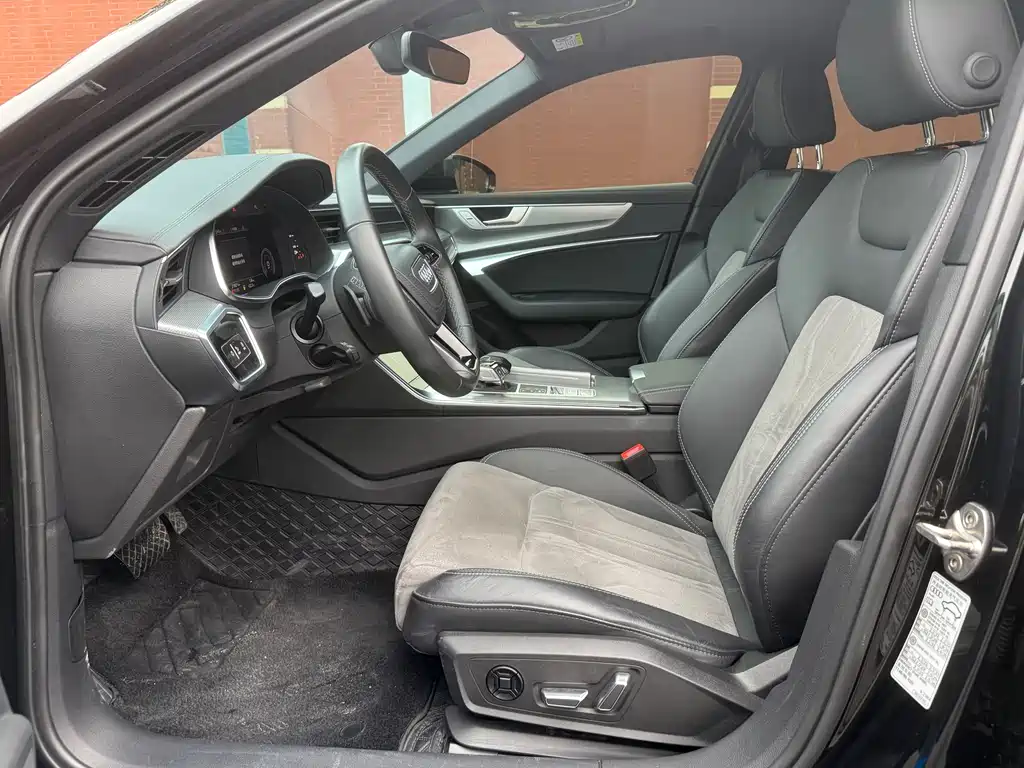 Audi A6L 2023 40 TFSI Luxury