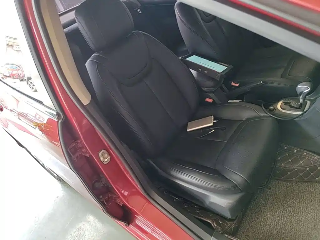 Peugeot 308 — миниатюра 25