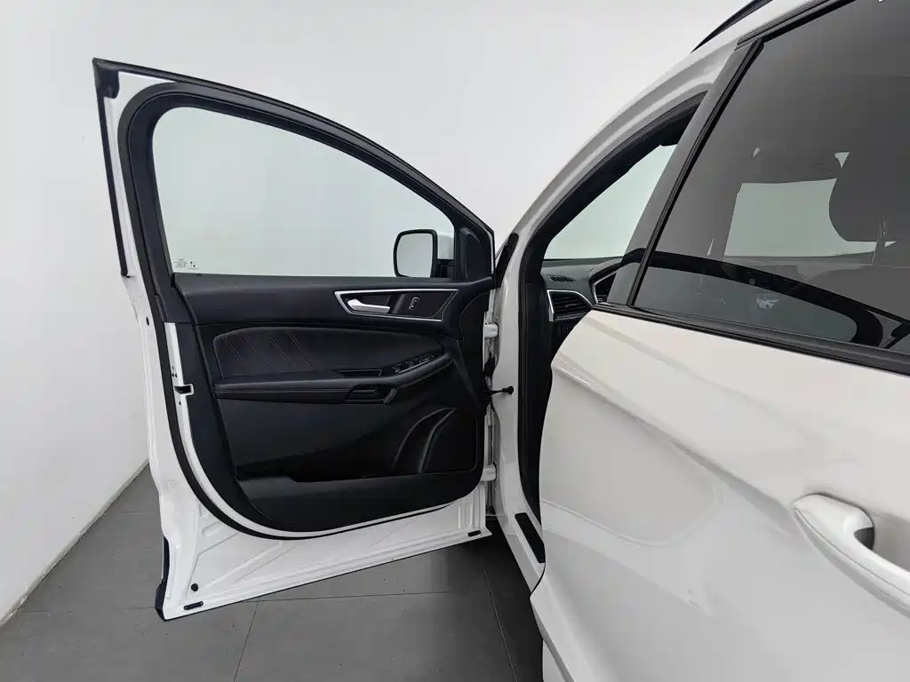 Ford Edge — миниатюра 8