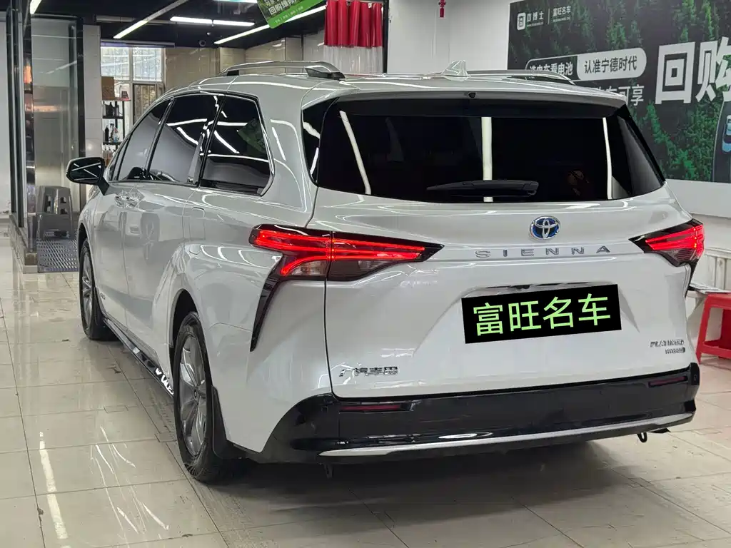 Toyota Sienna — миниатюра 5