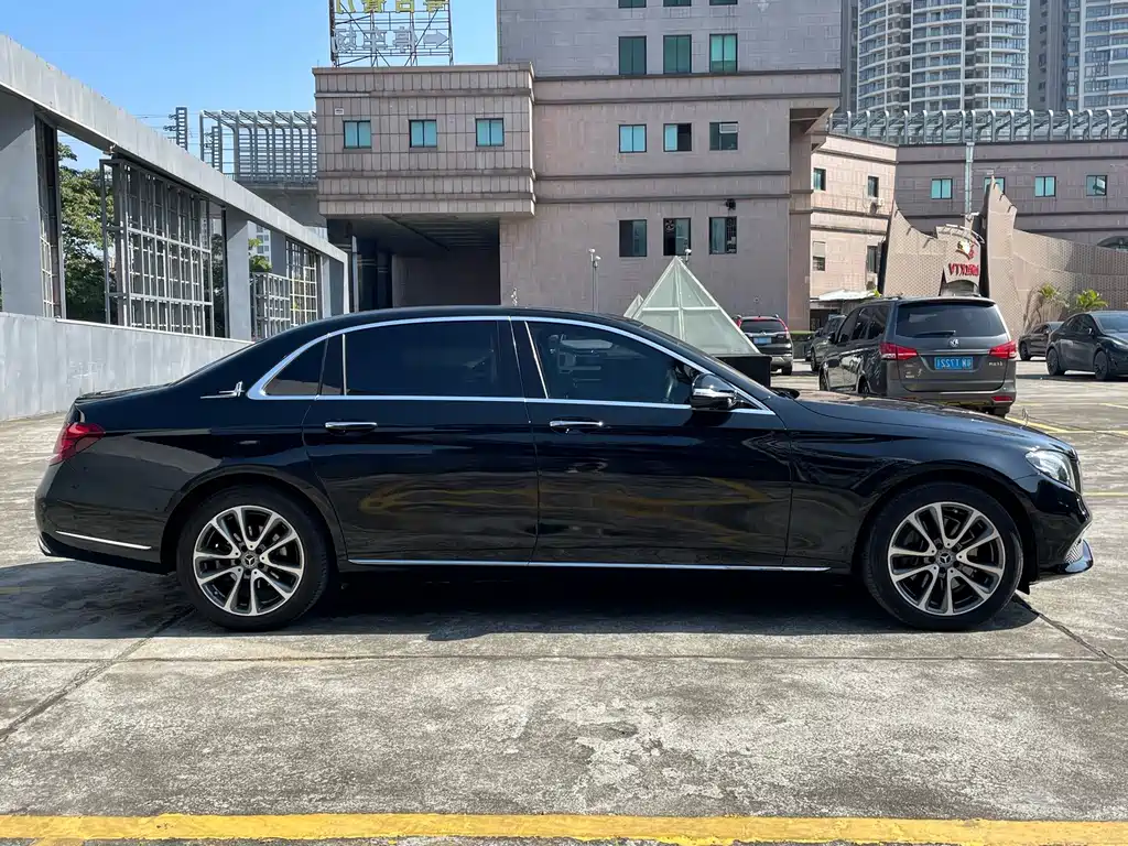 Mercedes-Benz E-Class — миниатюра 30