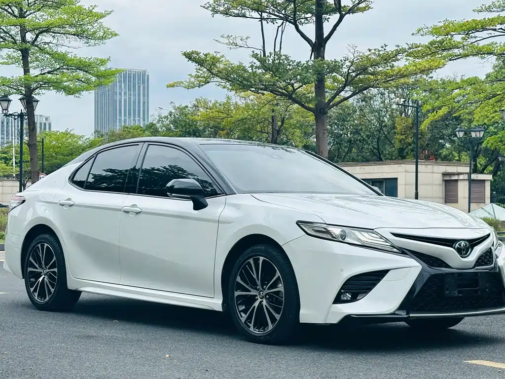 Toyota Camry — миниатюра 3