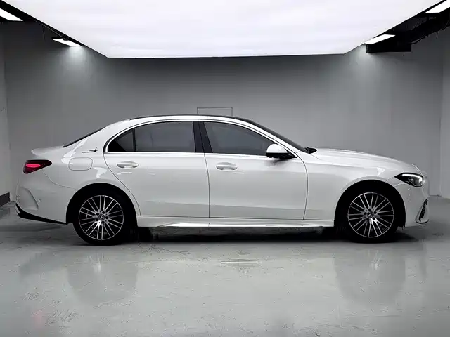 Mercedes-Benz C-Class — миниатюра 8