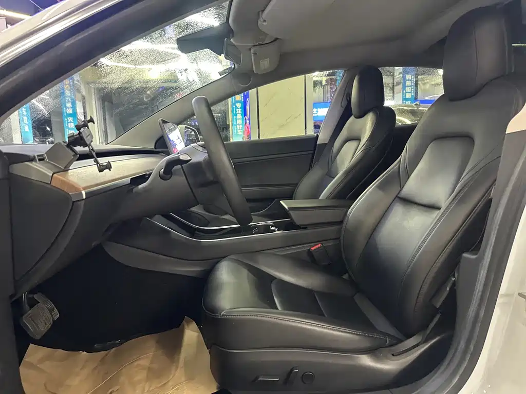 Tesla Model 3 — миниатюра 9