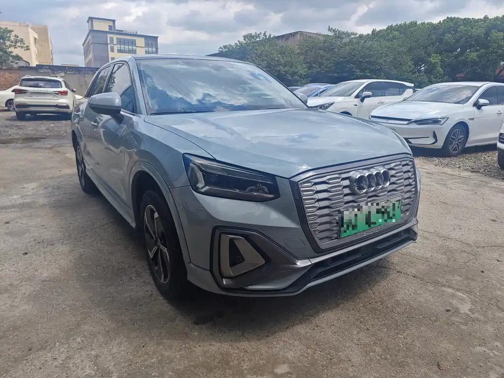 Audi Q2L e-tron — миниатюра 3