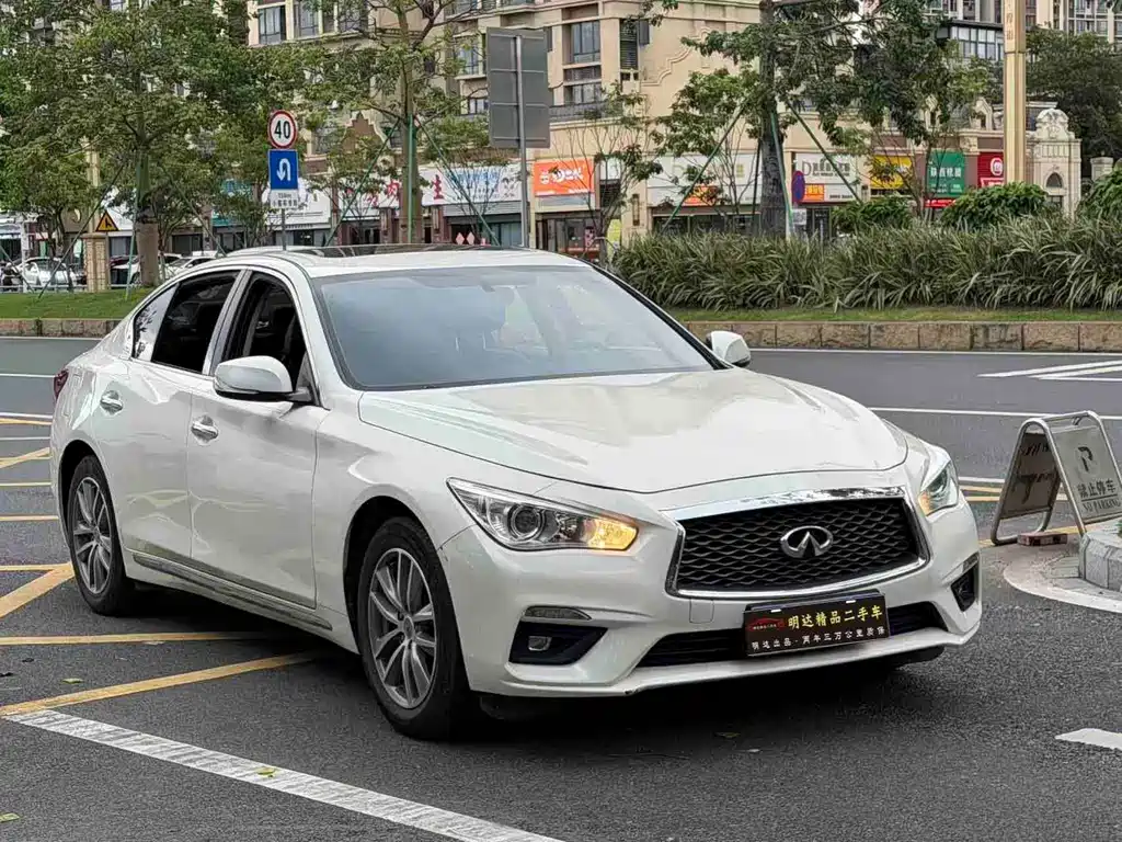 Infiniti Q50L